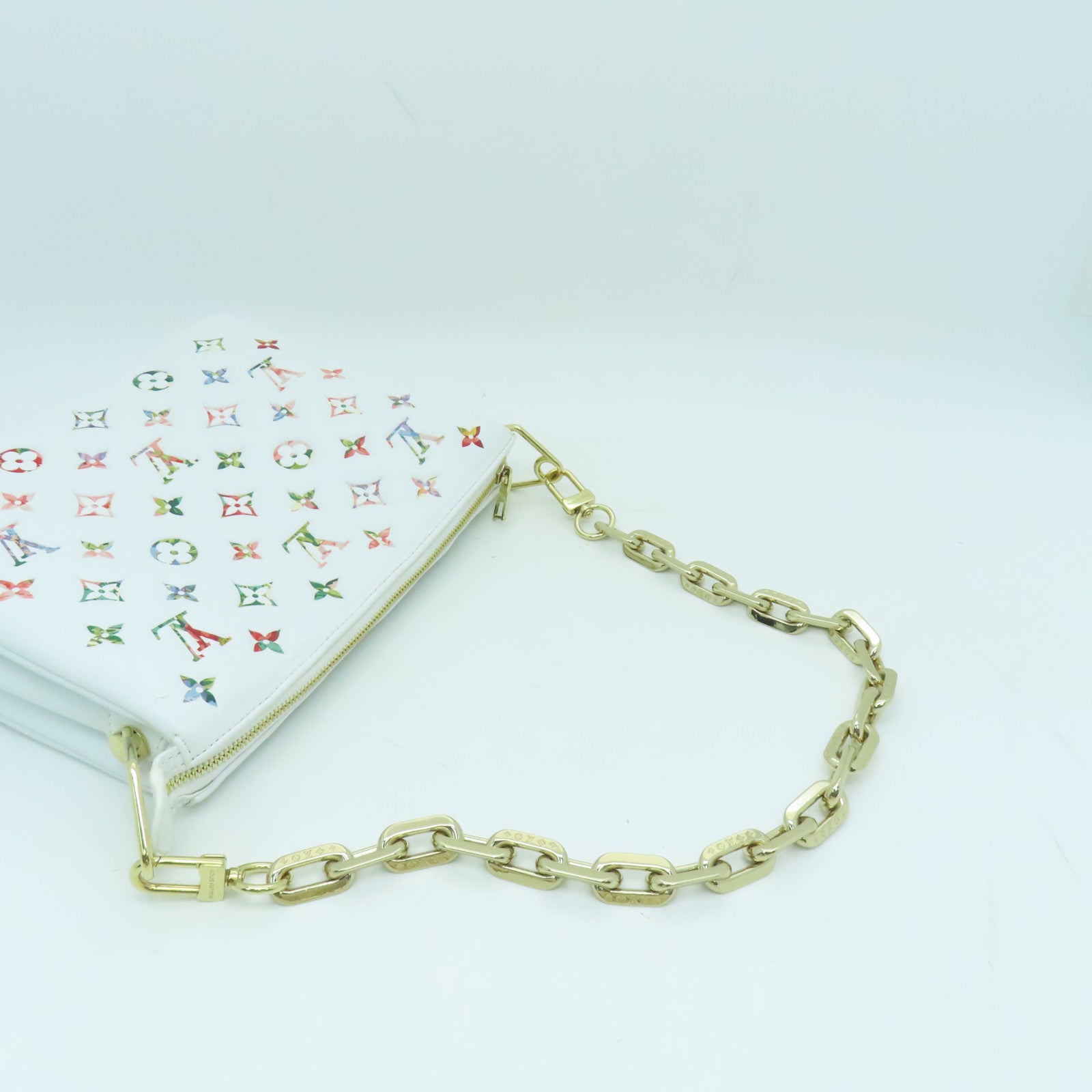 LOUIS VUITTON 羊皮皮革Coussin PM金扣手挽肩背兩用袋白色