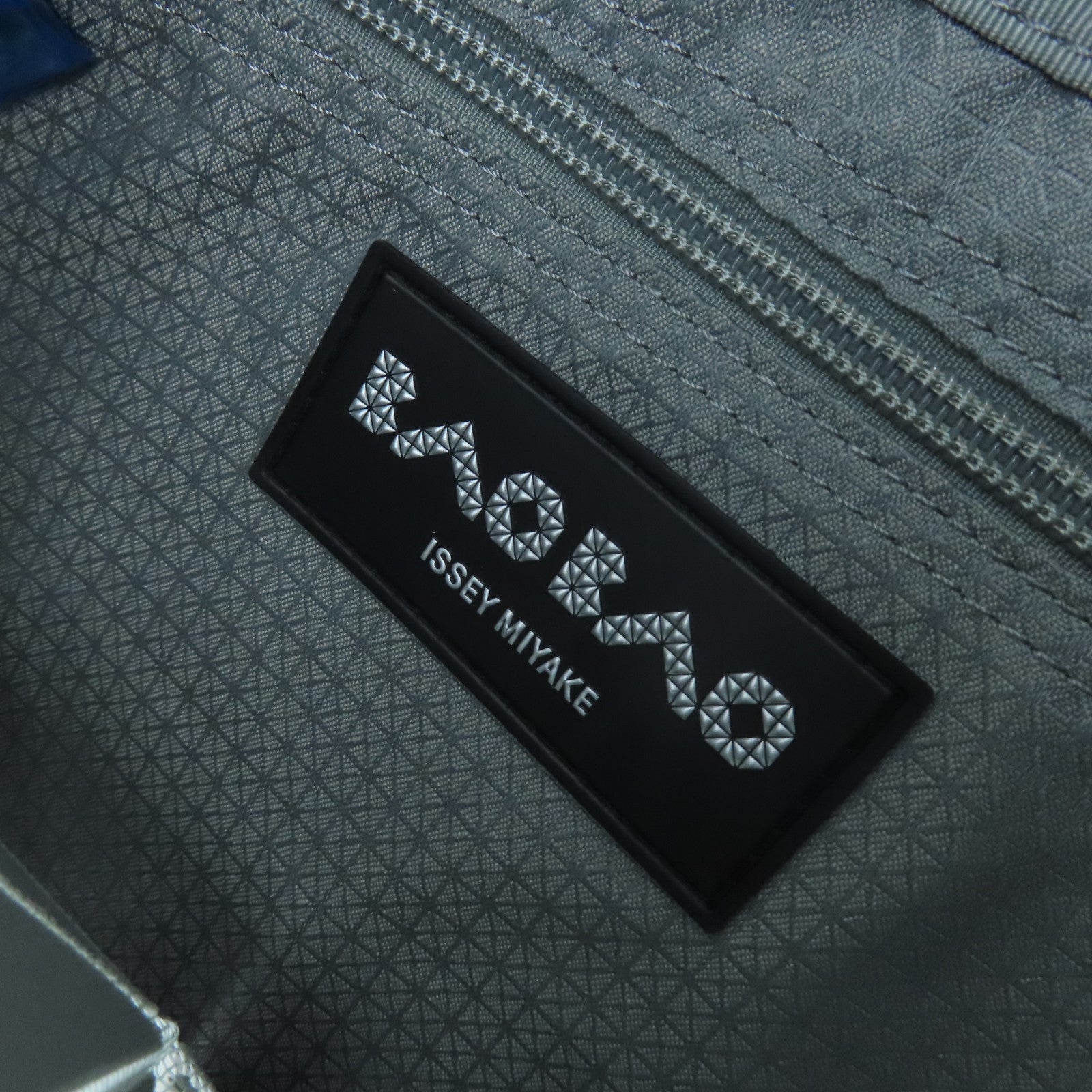ISSEY MIYAKE PVC Bao Bao银扣手挽袋灰色