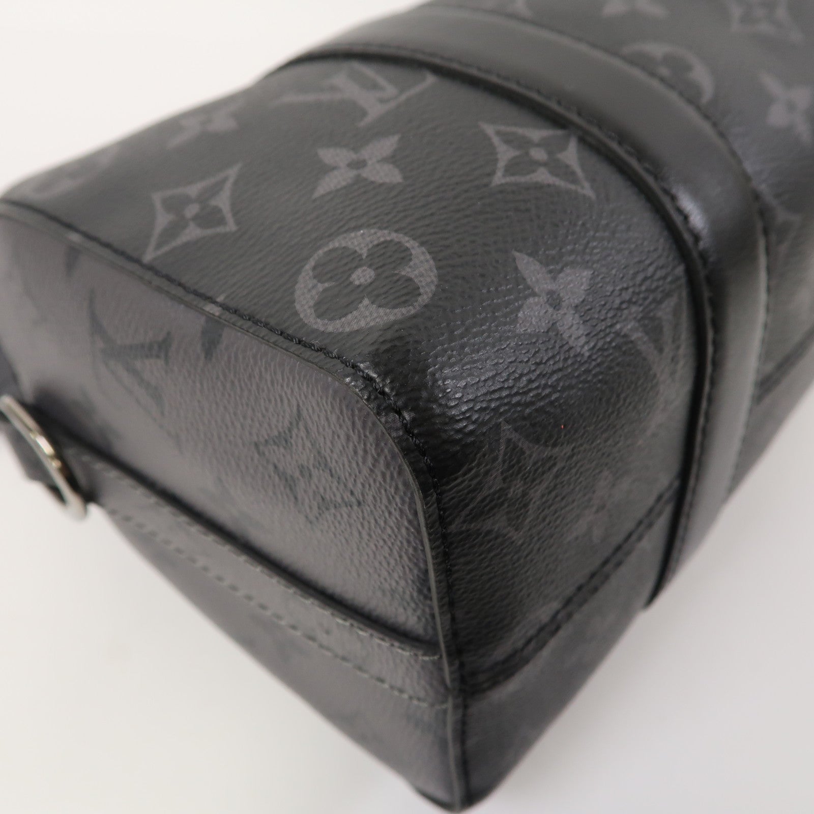 LOUIS VUITTON Monogram Eclipse Keepall Bandouliere 25銀扣肩背袋黑色