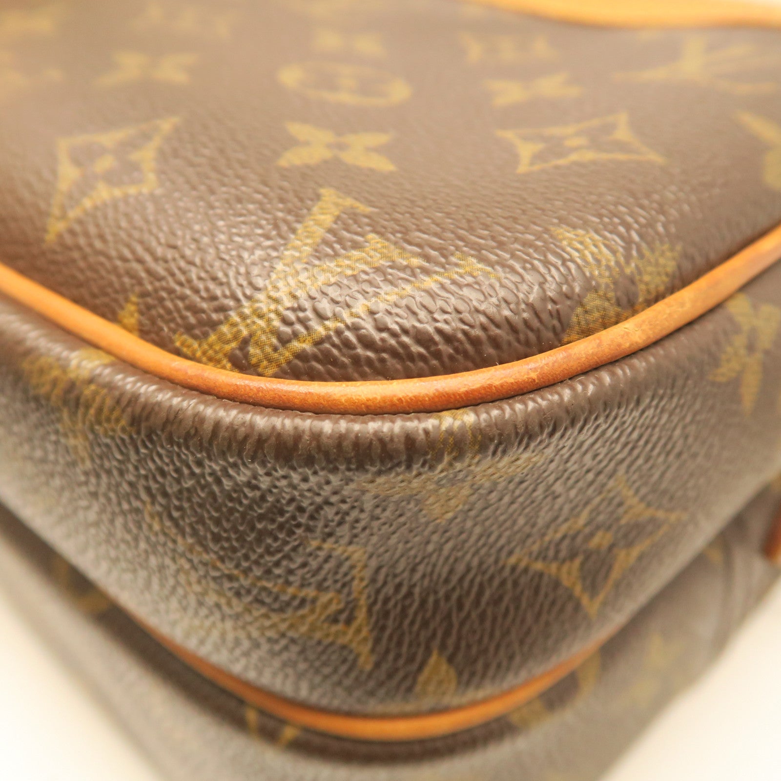 LOUIS VUITTON Monogram Reporter Gold Buckle Shoulder Bag Brown