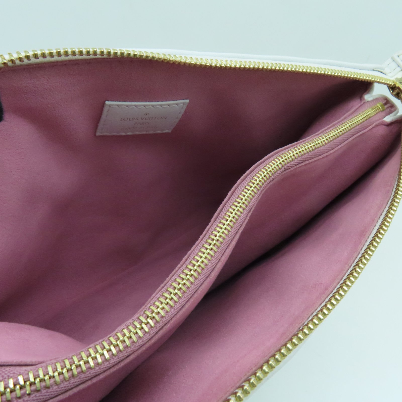 LOUIS VUITTON 羊皮皮革Coussin PM金扣手挽肩背兩用袋白色