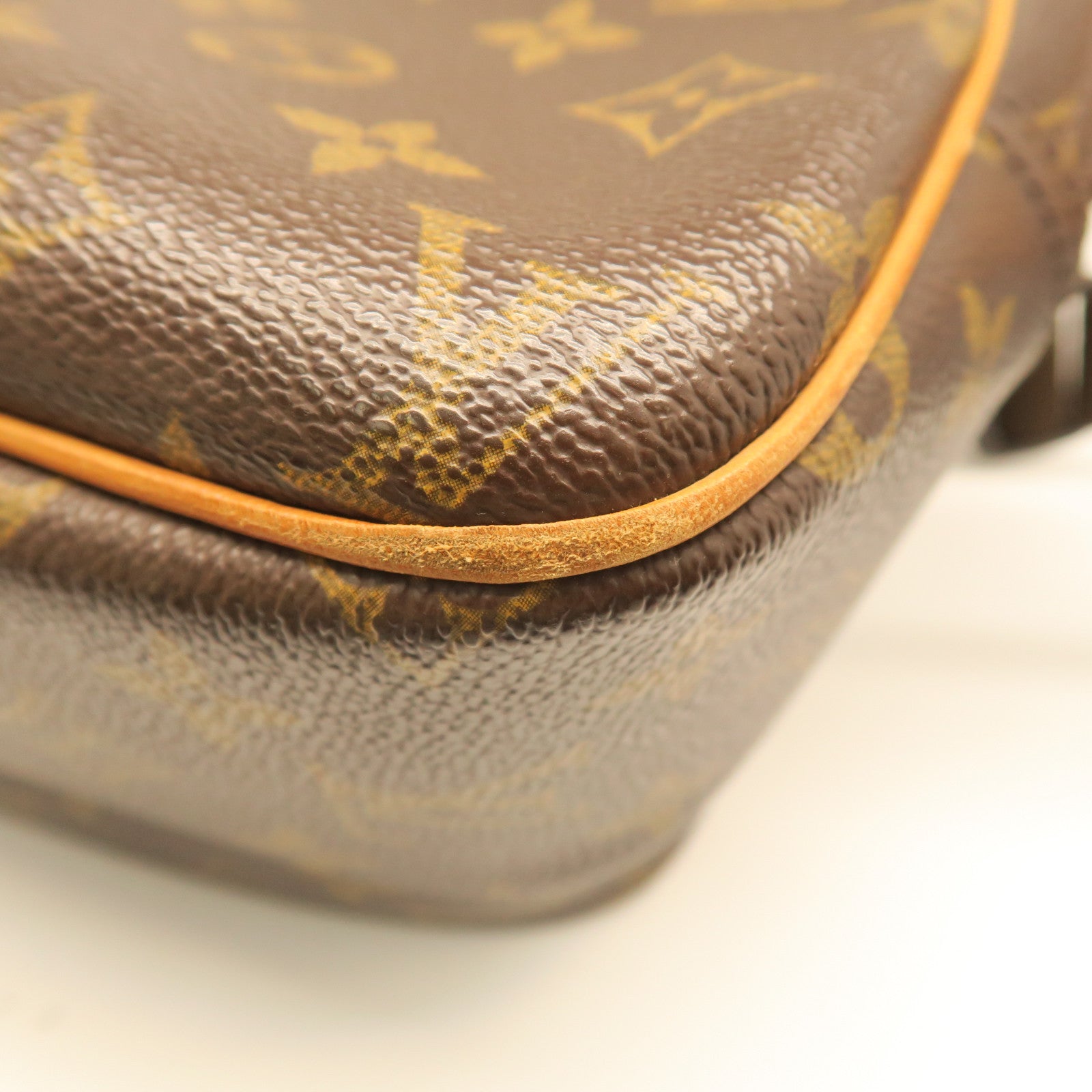 LOUIS VUITTON Monogram Reporter Gold Buckle Shoulder Bag Brown