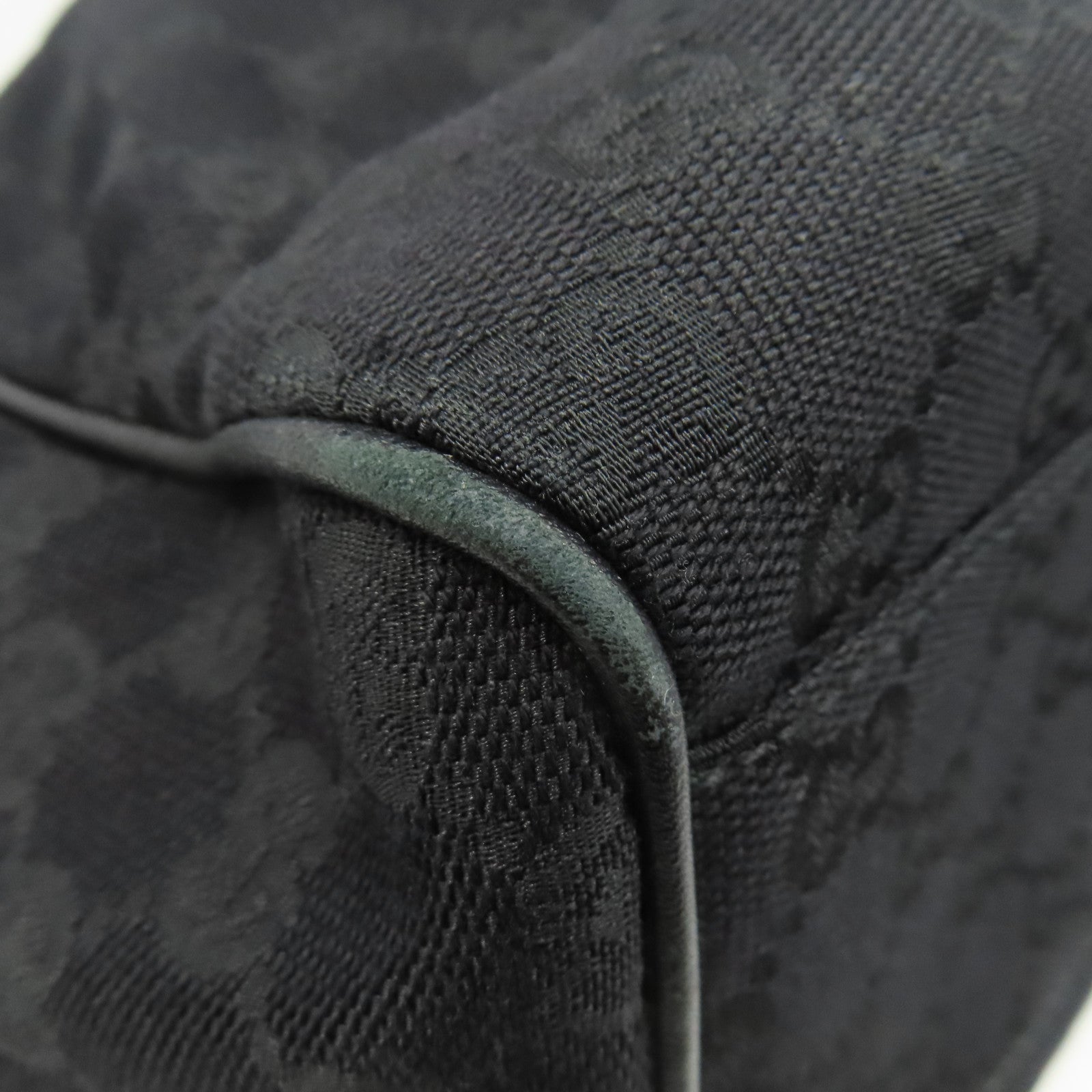 GUCCI GG帆布Shoulder Bag肩背袋黑色