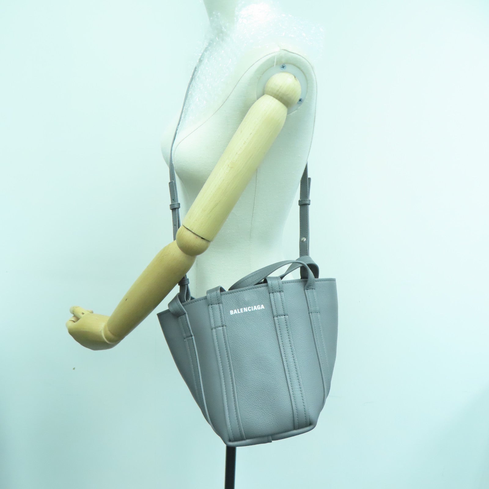 BALENCIAGA 牛皮皮革Everday XS North-South Bag银扣手挽肩背两用袋灰色