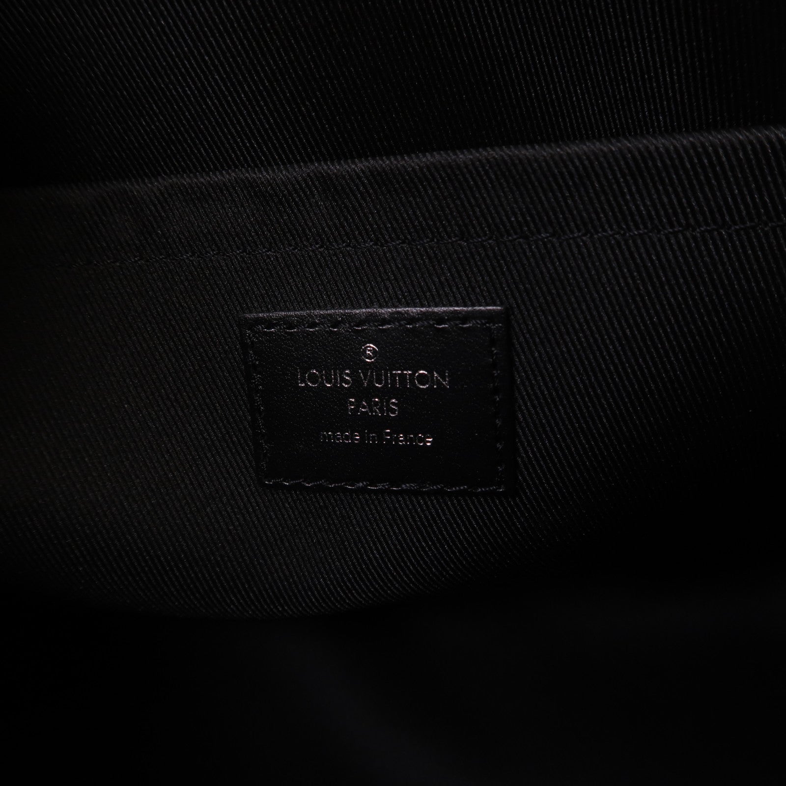 LOUIS VUITTON Monogram Eclipse Keepall Bandouliere 25銀扣肩背袋黑色