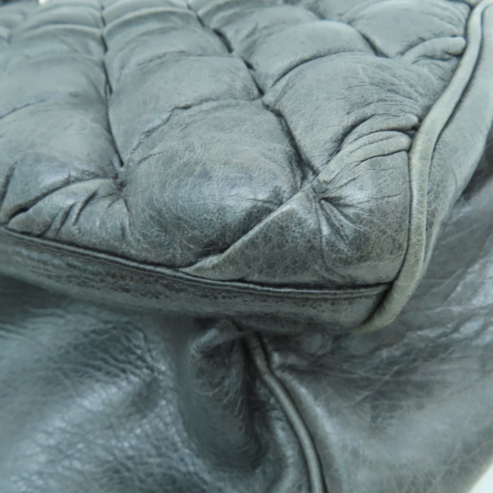 BALENCIAGA 【激减优惠】羊皮皮革The Matelasse银扣手挽袋灰色