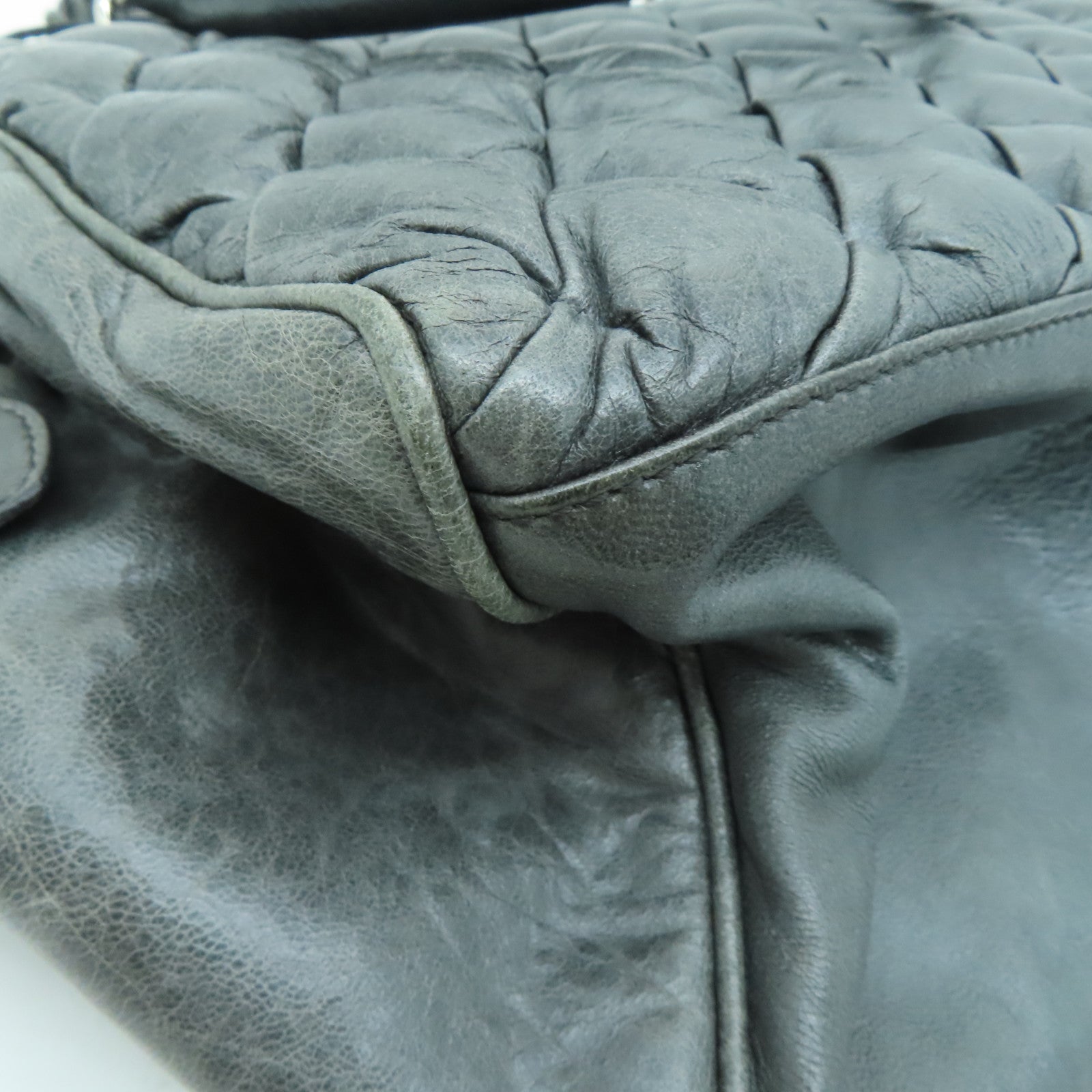 BALENCIAGA 【激减优惠】羊皮皮革The Matelasse银扣手挽袋灰色