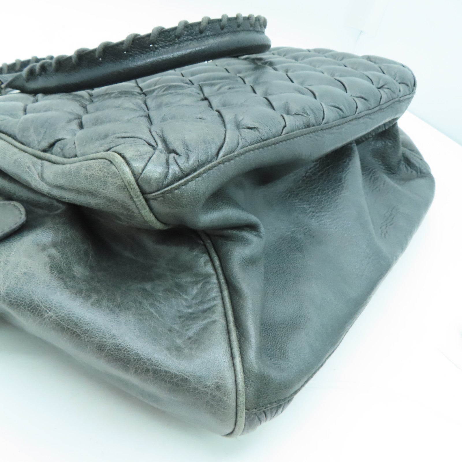 BALENCIAGA 【激减优惠】羊皮皮革The Matelasse银扣手挽袋灰色