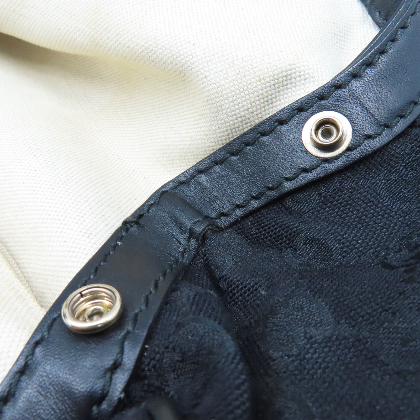 GUCCI GG帆布Shoulder Bag肩背袋黑色