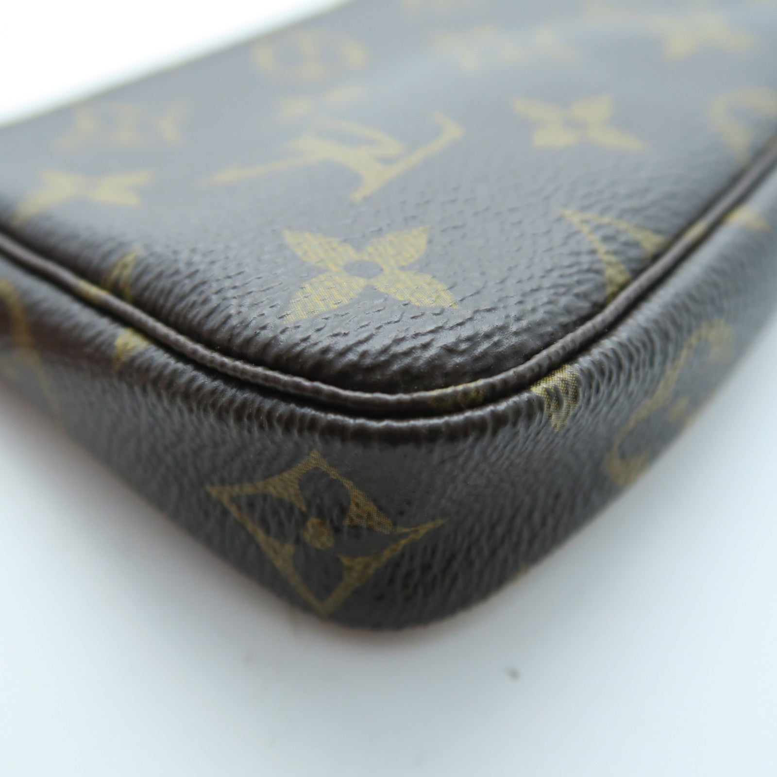 LOUIS VUITTON Monogram Mini Pochette Access金扣手拿包啡色