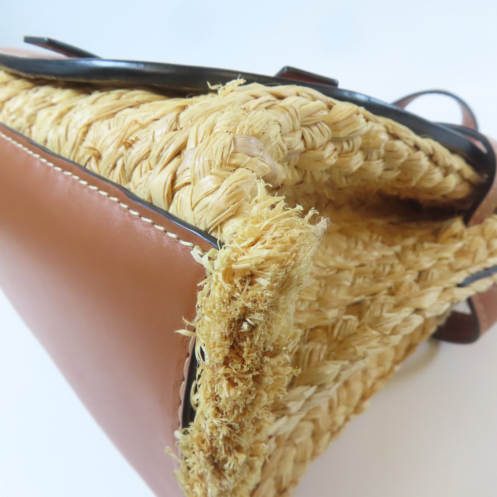LOEWE 牛皮皮革2 Way Shoulder金扣手挽肩背兩用袋啡色