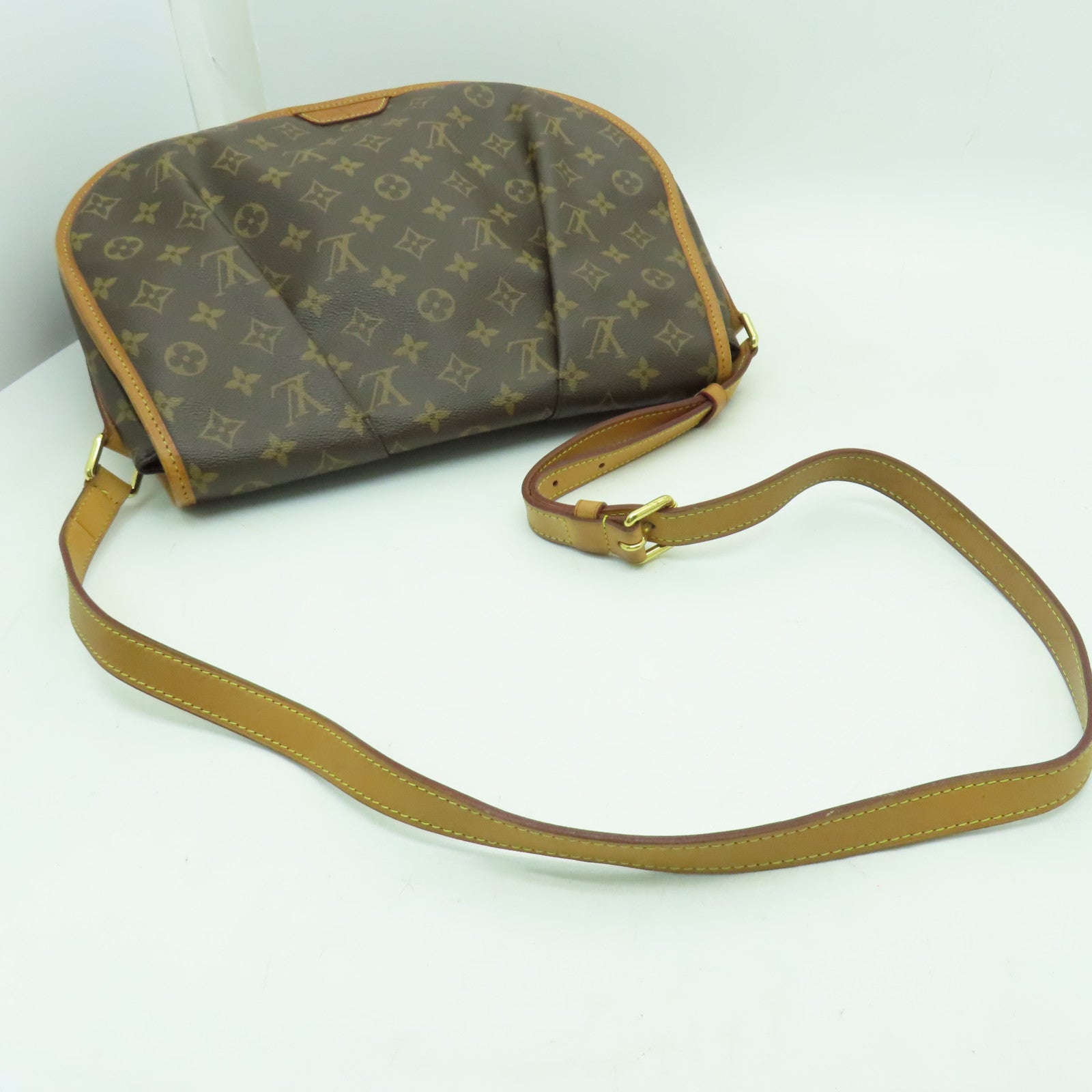 LOUIS VUITTON Monogram Menilmontant MM金扣肩背袋啡色