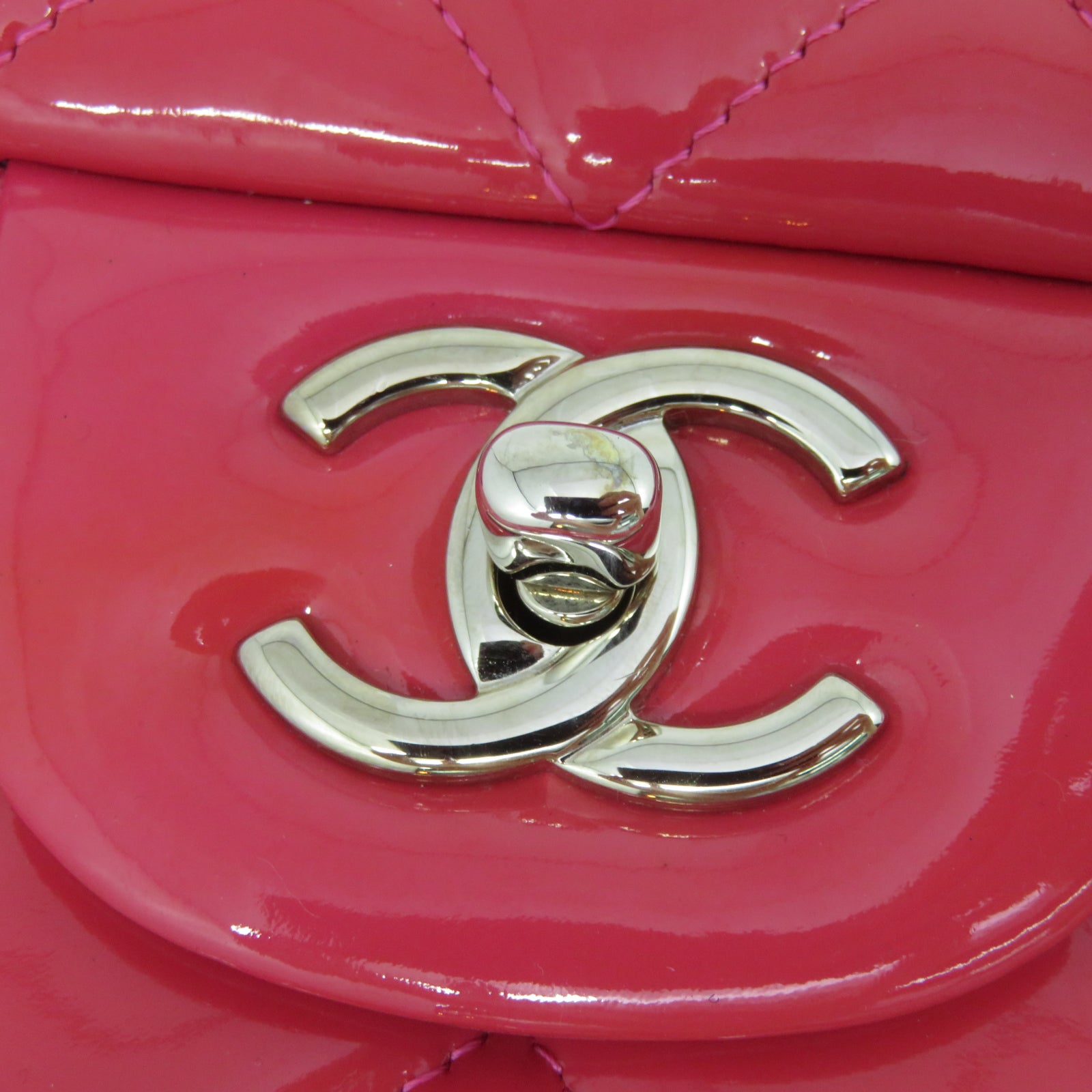 CHANEL 【激减优惠】菱格漆皮皮革Jumbo银扣链带肩背袋粉红色