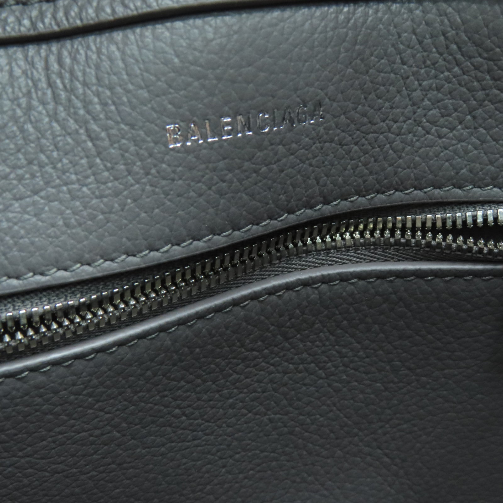 BALENCIAGA 牛皮皮革Everday XS North-South Bag银扣手挽肩背两用袋灰色