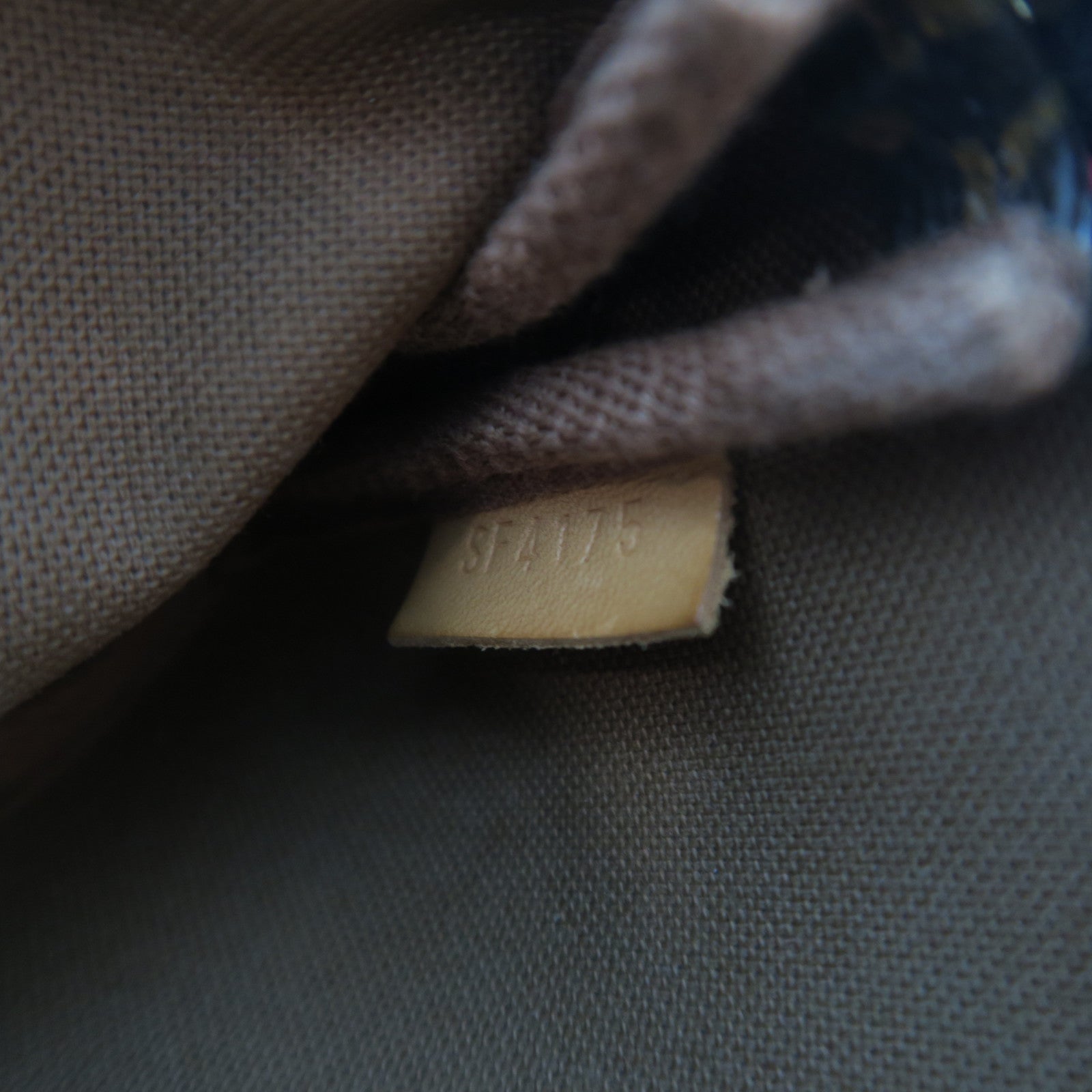 LOUIS VUITTON Monogram Mini Pochette Access金扣手拿包啡色