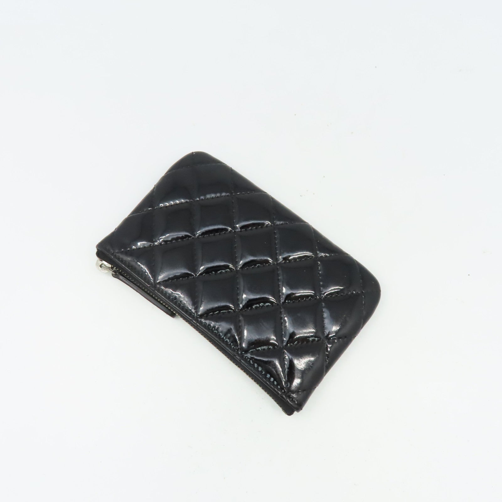 CHANEL 漆皮皮革Pouch銀扣手拿包黑色