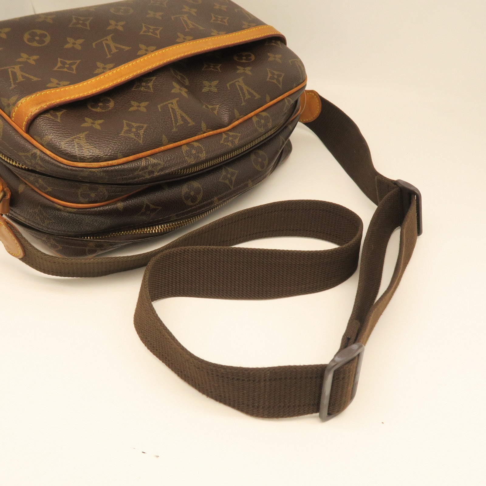 LOUIS VUITTON Monogram Reporter Gold Buckle Shoulder Bag Brown