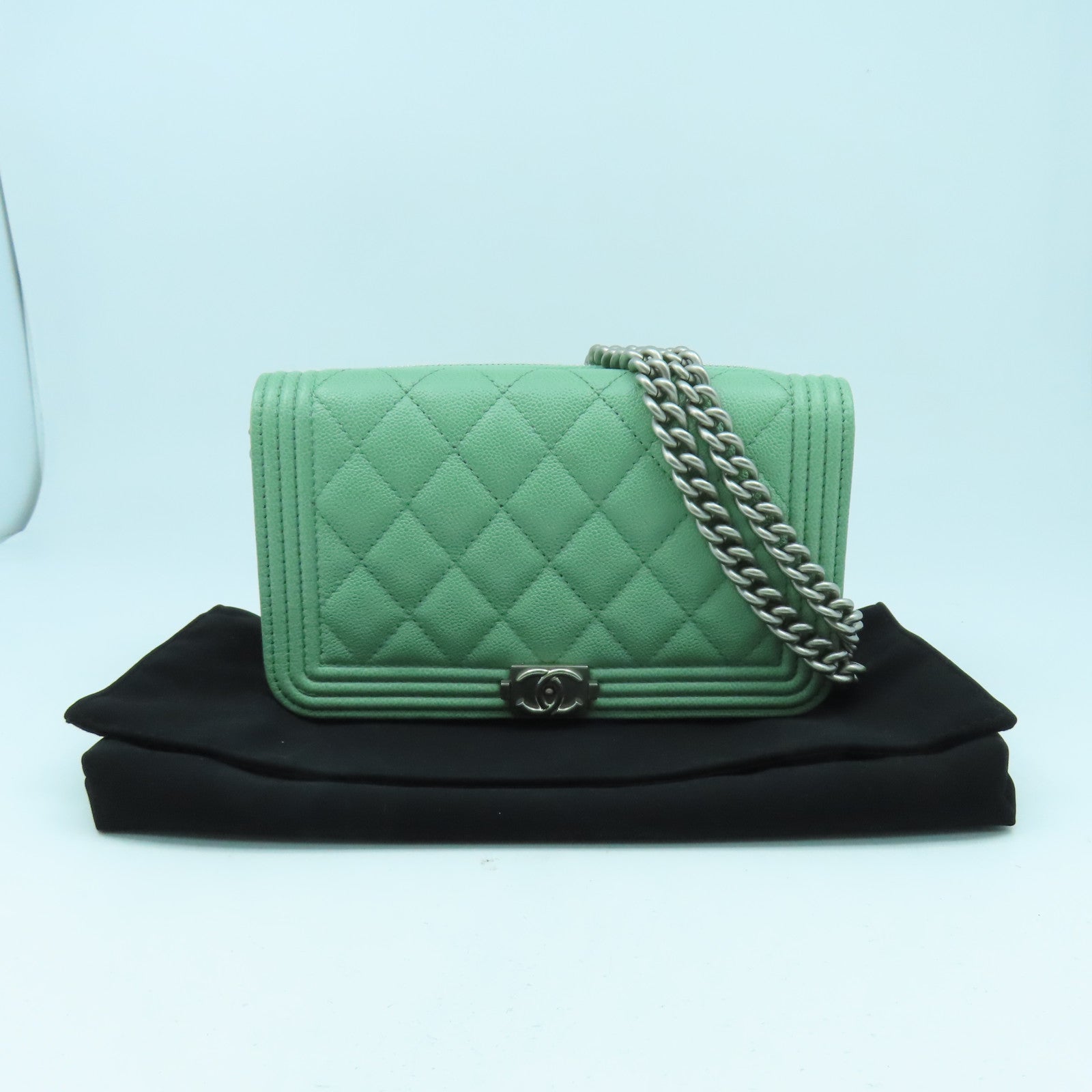 CHANEL 菱格Caviar皮革Boy Chain Shoulder Bag銀扣鏈帶肩背袋淺綠色