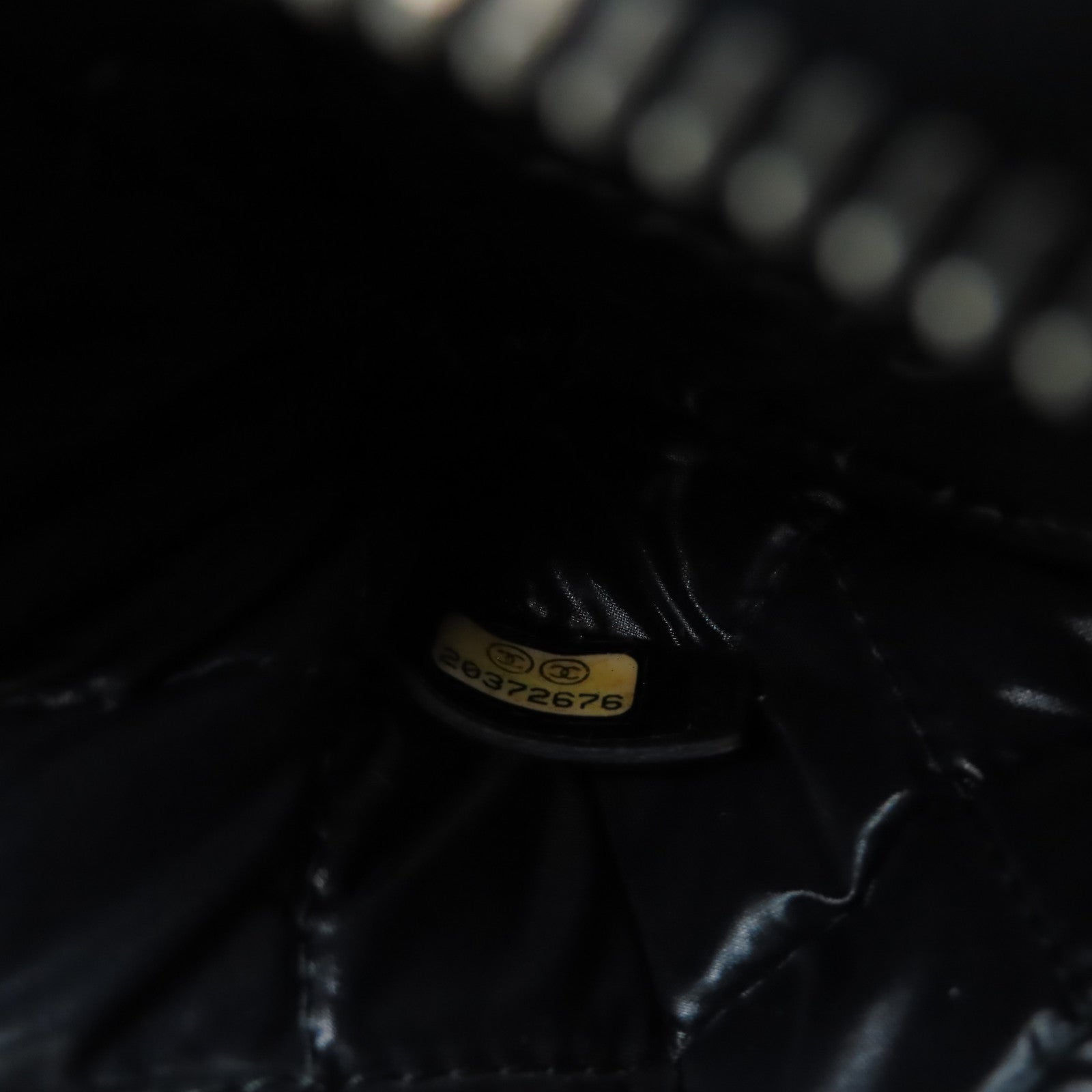 CHANEL 漆皮皮革Pouch銀扣手拿包黑色