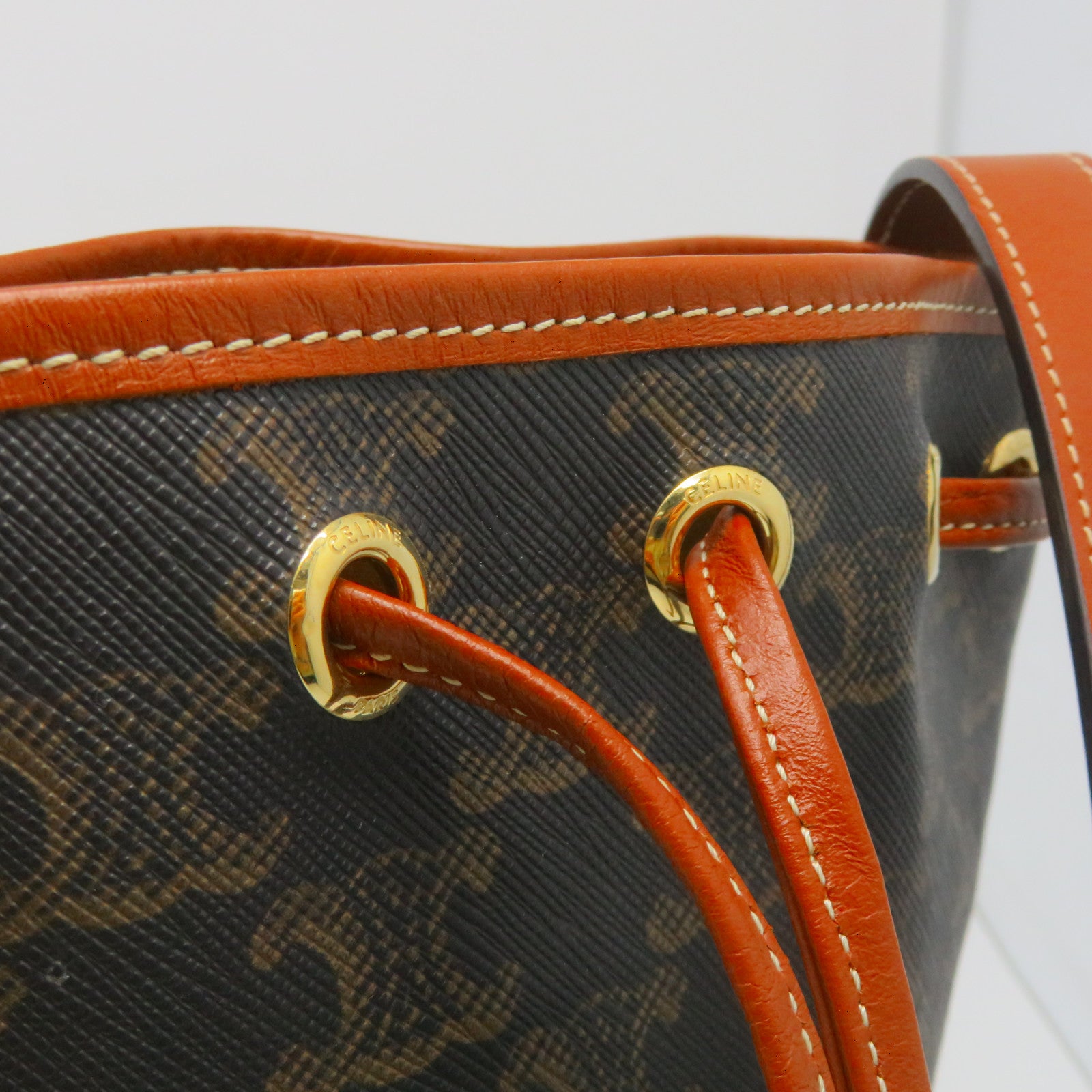 CELINE 牛皮皮革Triomphe Bucket Bag金扣肩背袋啡色