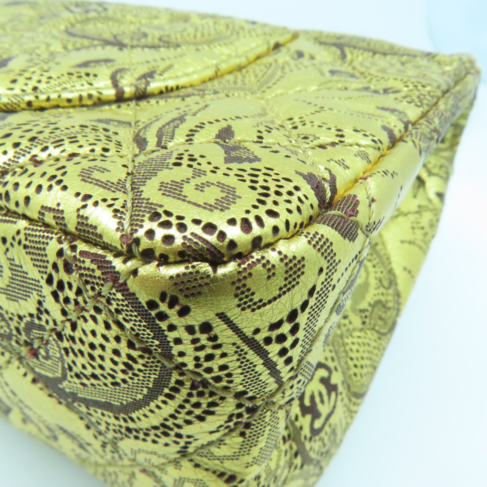 CHANEL cowhide leather Chain Shoulder gold buckle chain shoulder bag gold