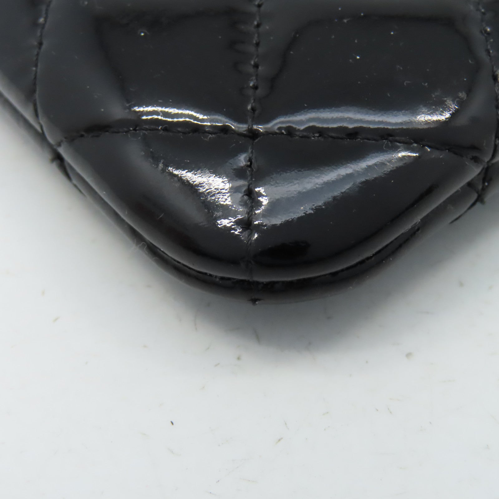 CHANEL 漆皮皮革Pouch銀扣手拿包黑色