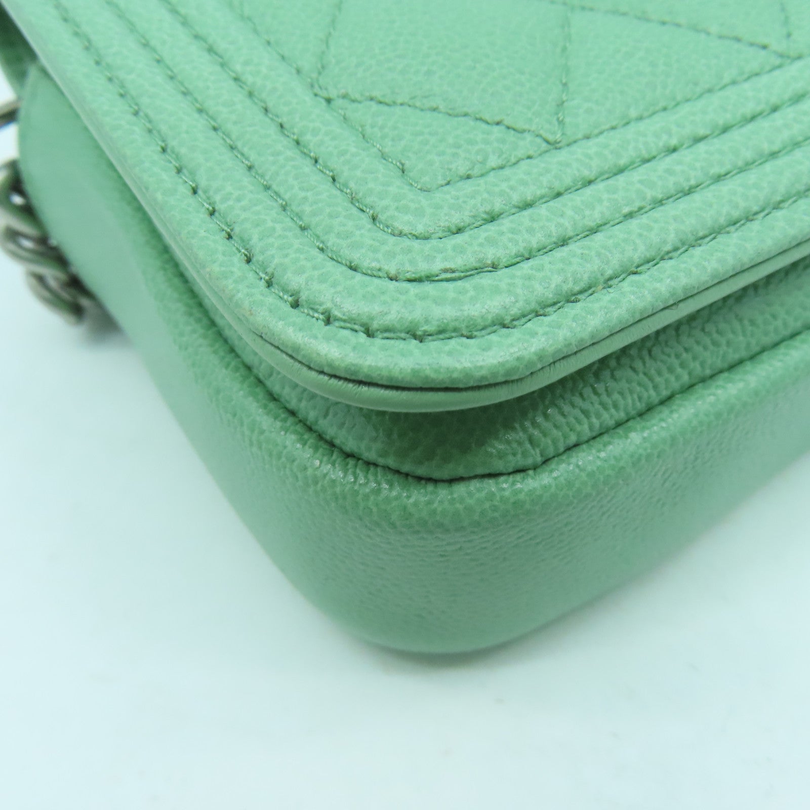 CHANEL 菱格Caviar皮革Boy Chain Shoulder Bag銀扣鏈帶肩背袋淺綠色