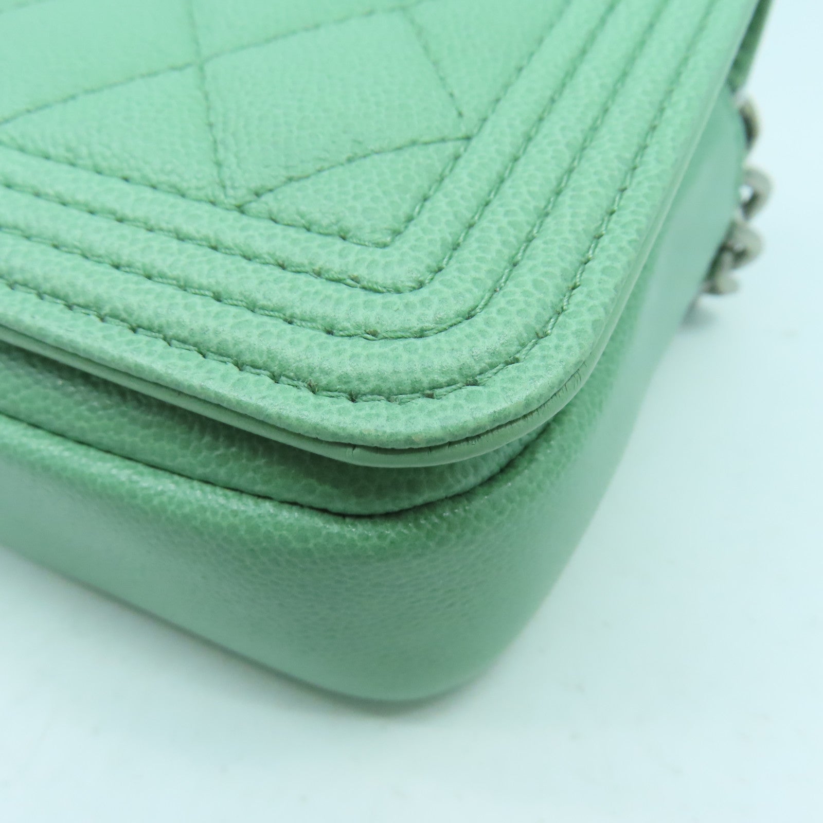 CHANEL 菱格Caviar皮革Boy Chain Shoulder Bag銀扣鏈帶肩背袋淺綠色