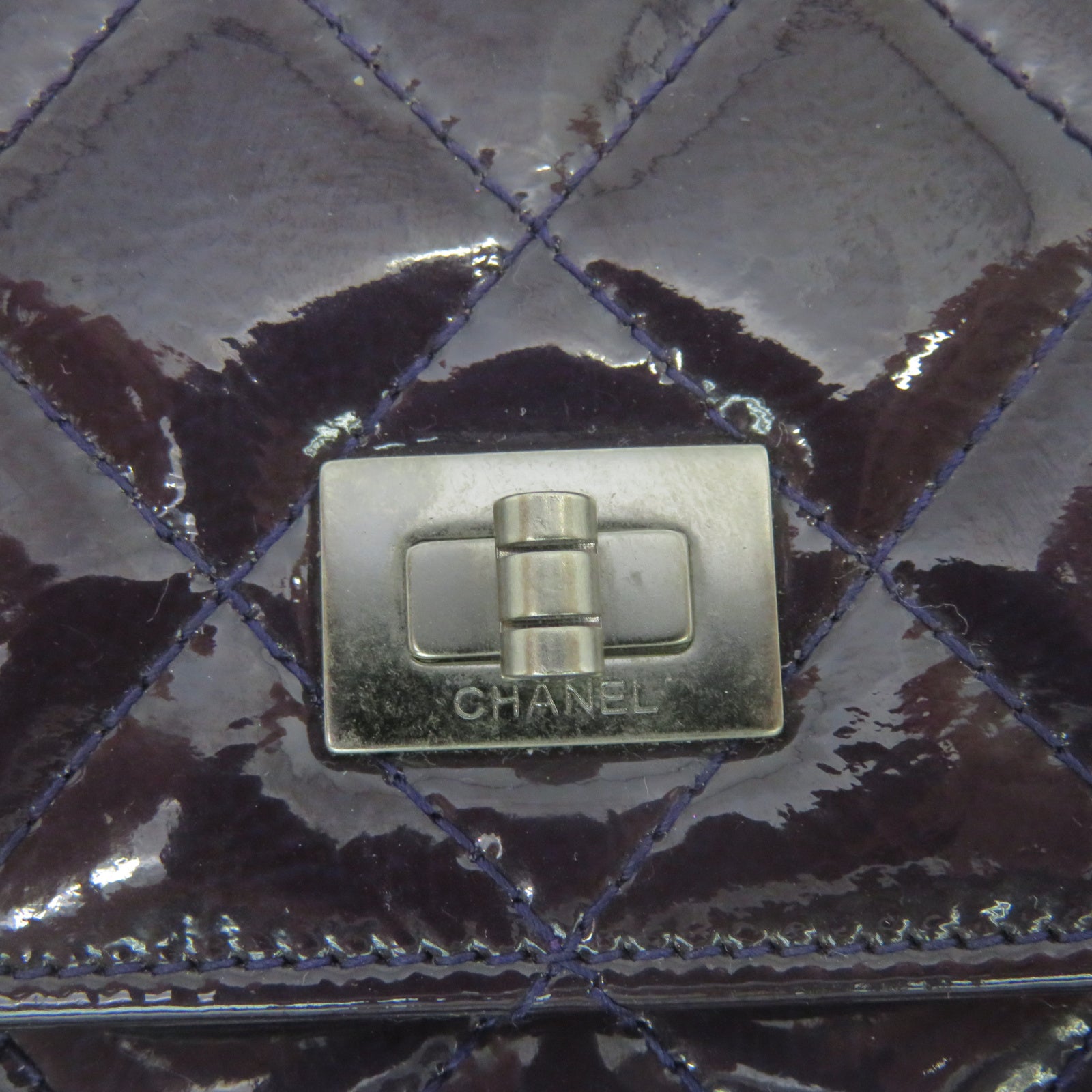 CHANEL 【激减优惠】菱格漆皮皮革2.55 Wallet on Chain银扣链带肩背袋紫色