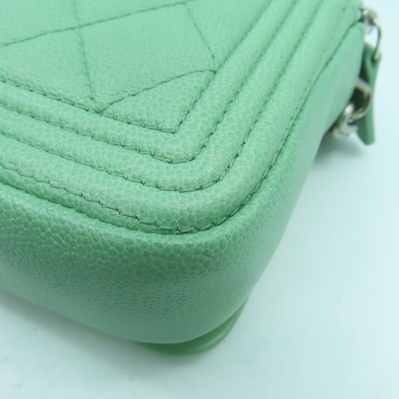CHANEL 菱格Caviar皮革Boy Chain Shoulder Bag銀扣鏈帶肩背袋淺綠色