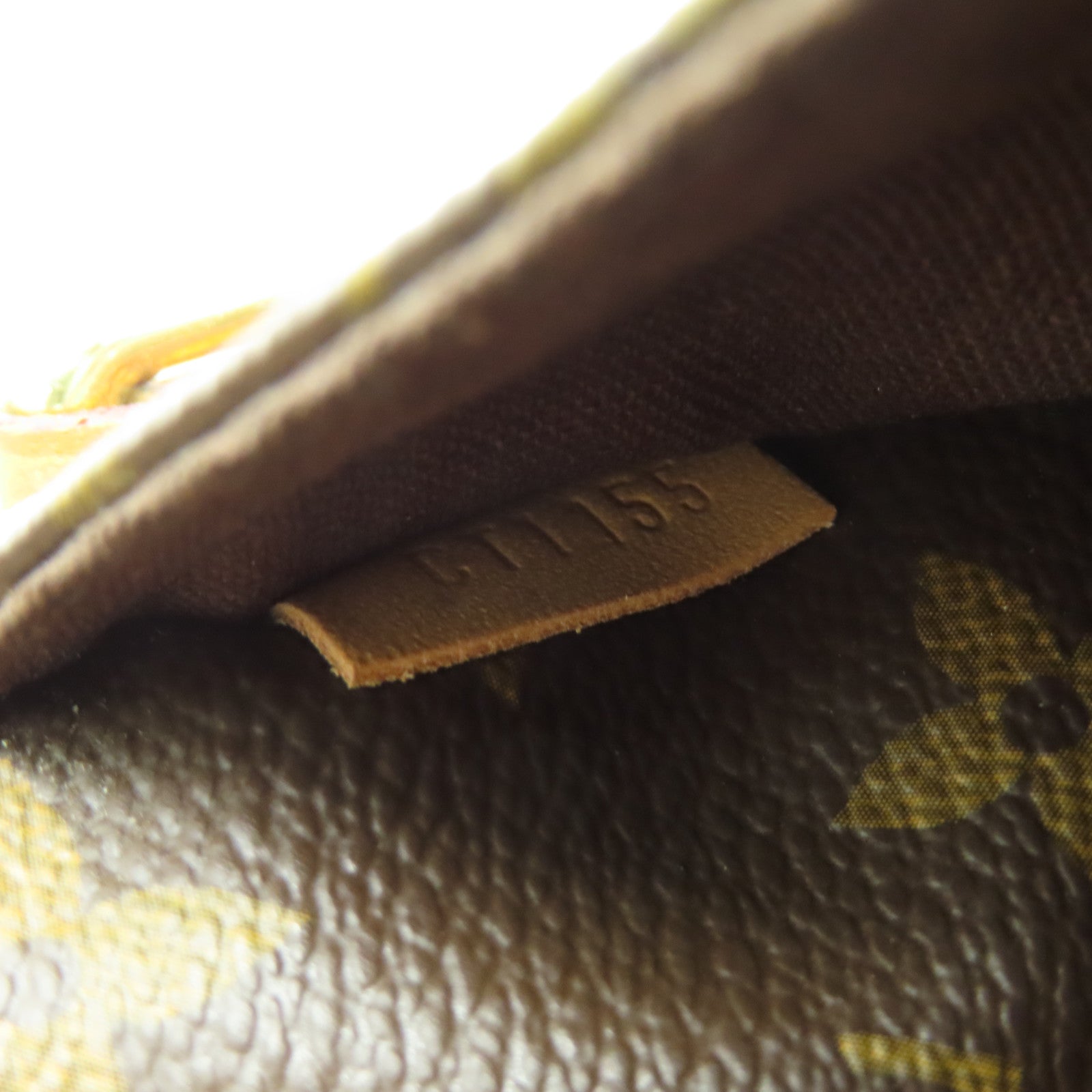 LOUIS VUITTON Monogram Menilmontant MM金扣肩背袋啡色