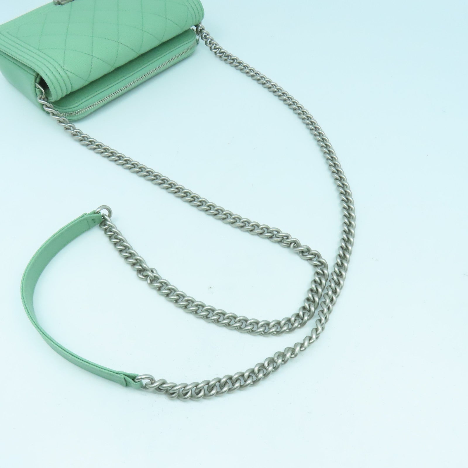 CHANEL 菱格Caviar皮革Boy Chain Shoulder Bag銀扣鏈帶肩背袋淺綠色