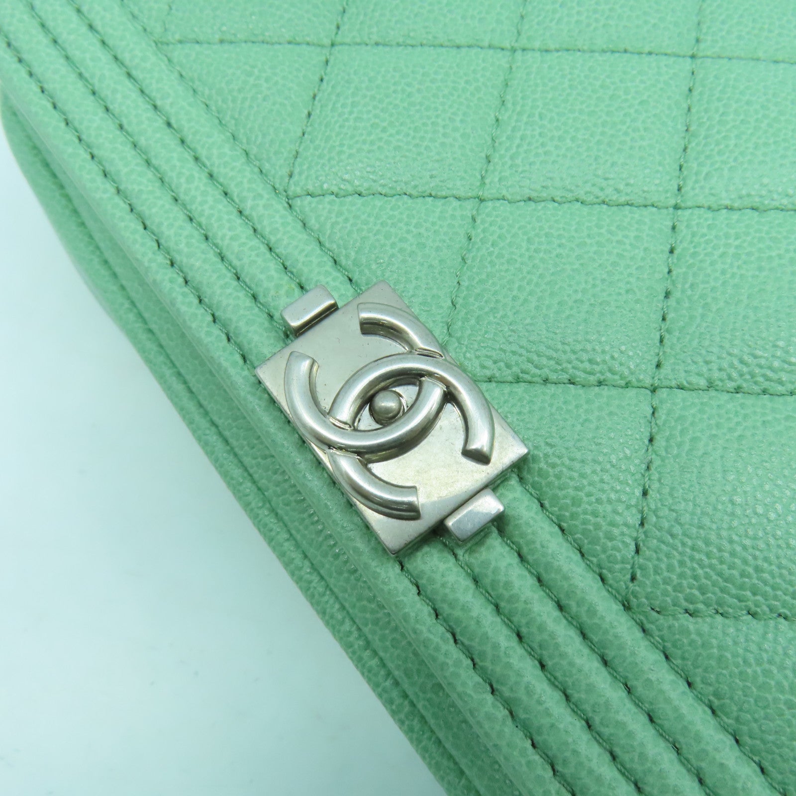 CHANEL 菱格Caviar皮革Boy Chain Shoulder Bag銀扣鏈帶肩背袋淺綠色