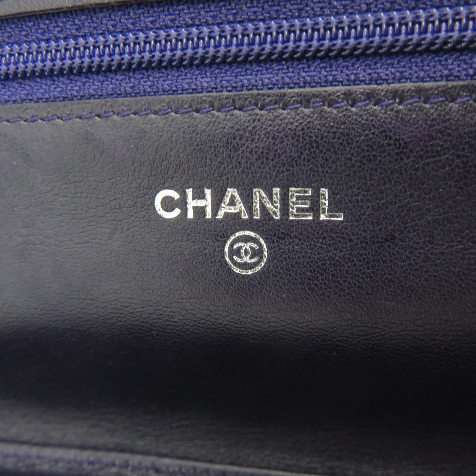 CHANEL 【激减优惠】菱格漆皮皮革2.55 Wallet on Chain银扣链带肩背袋紫色