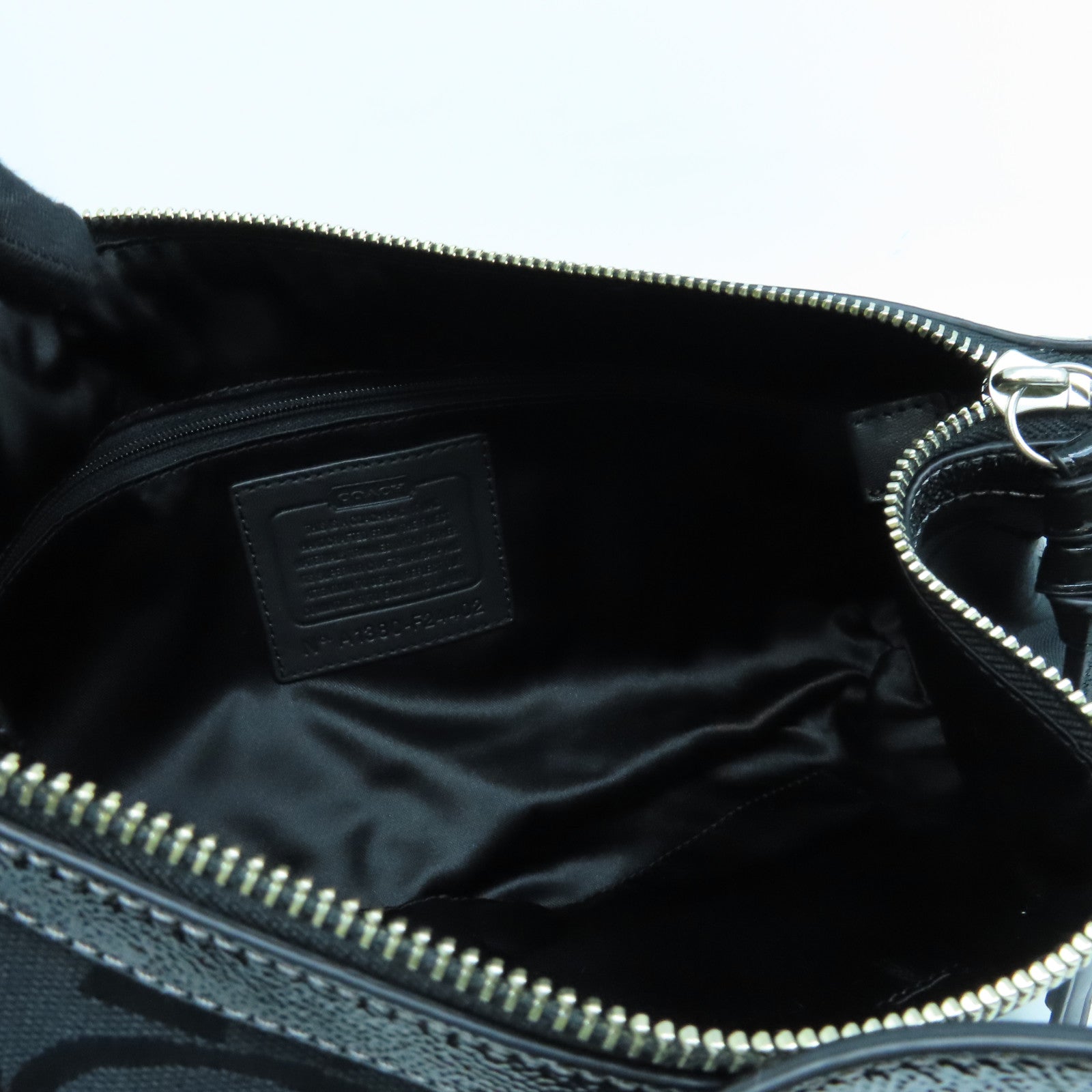 COACH 帆布Shoulder Bag銀扣肩背袋黑色