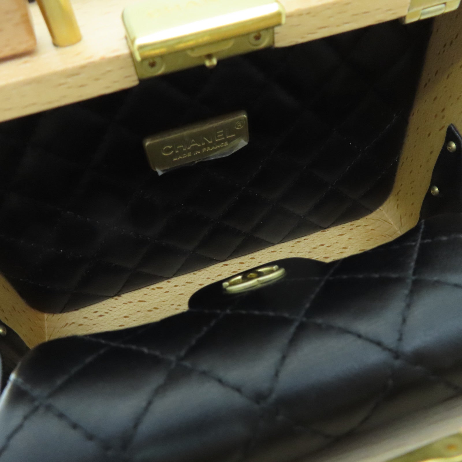 CHANEL 木制Vanity Case Wood金扣链带肩背袋米色/黑色
