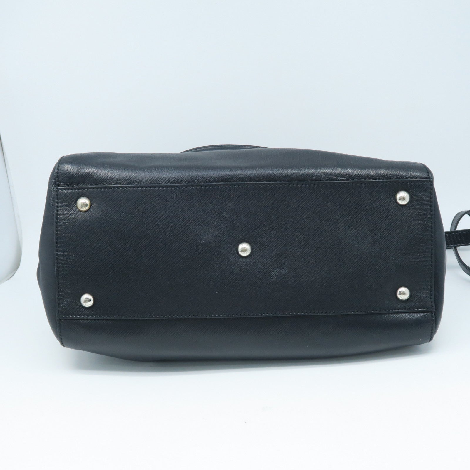 Salvatore Ferragamo 牛皮皮革Shoulder Bag银扣肩背袋黑色