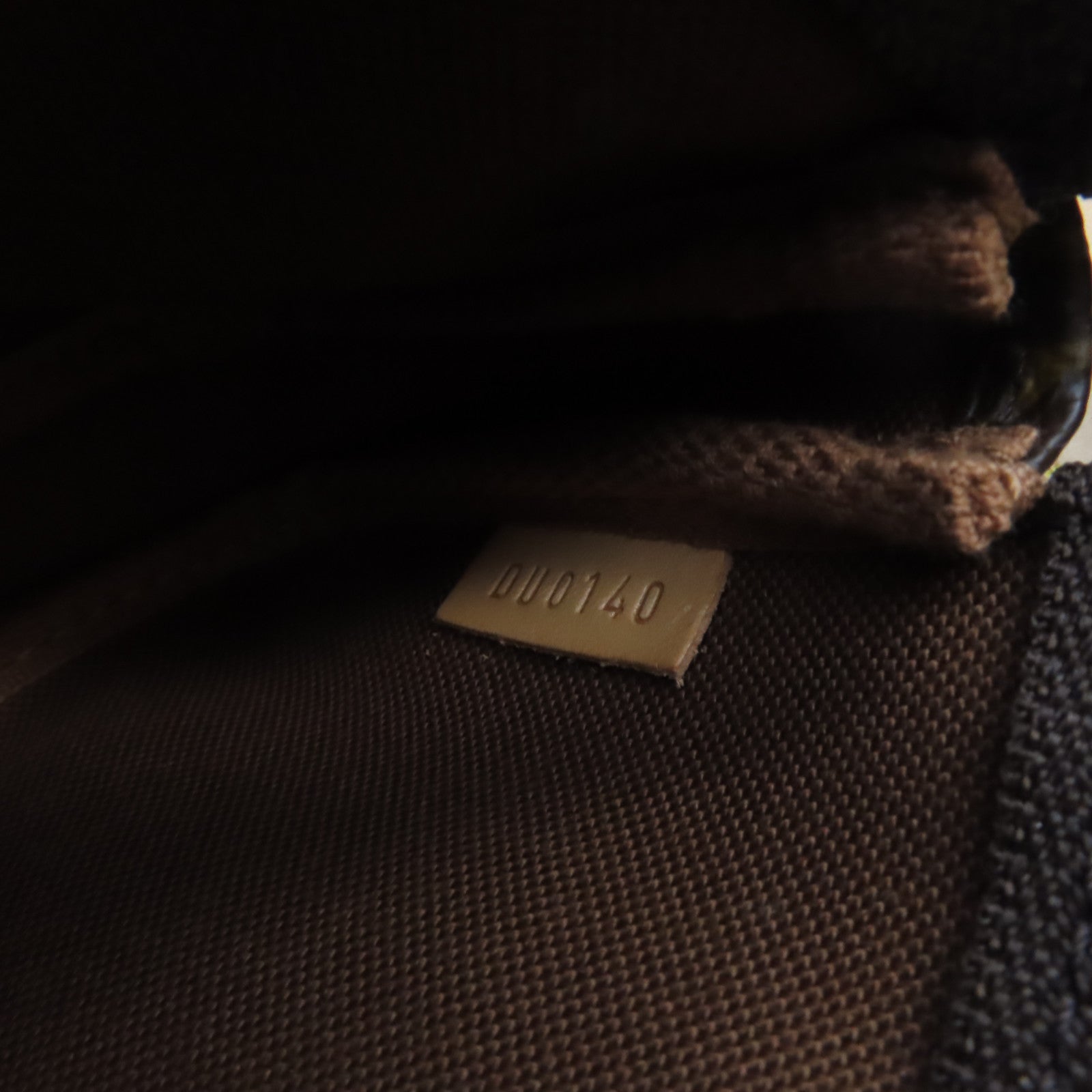 LOUIS VUITTON Monogram Pouch金扣手拿包啡色