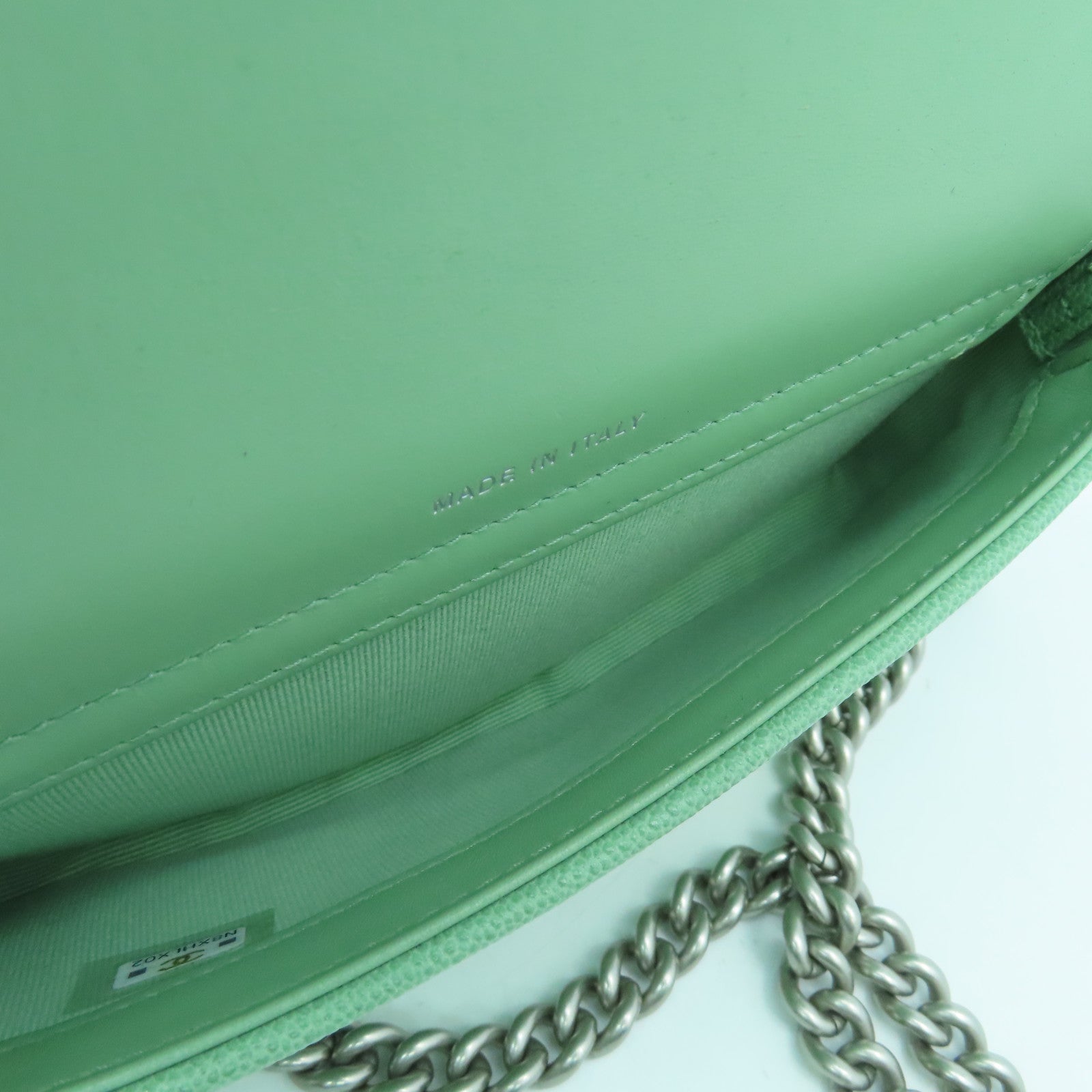 CHANEL 菱格Caviar皮革Boy Chain Shoulder Bag銀扣鏈帶肩背袋淺綠色