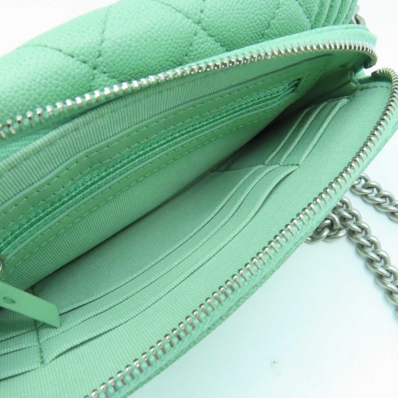 CHANEL 菱格Caviar皮革Boy Chain Shoulder Bag銀扣鏈帶肩背袋淺綠色