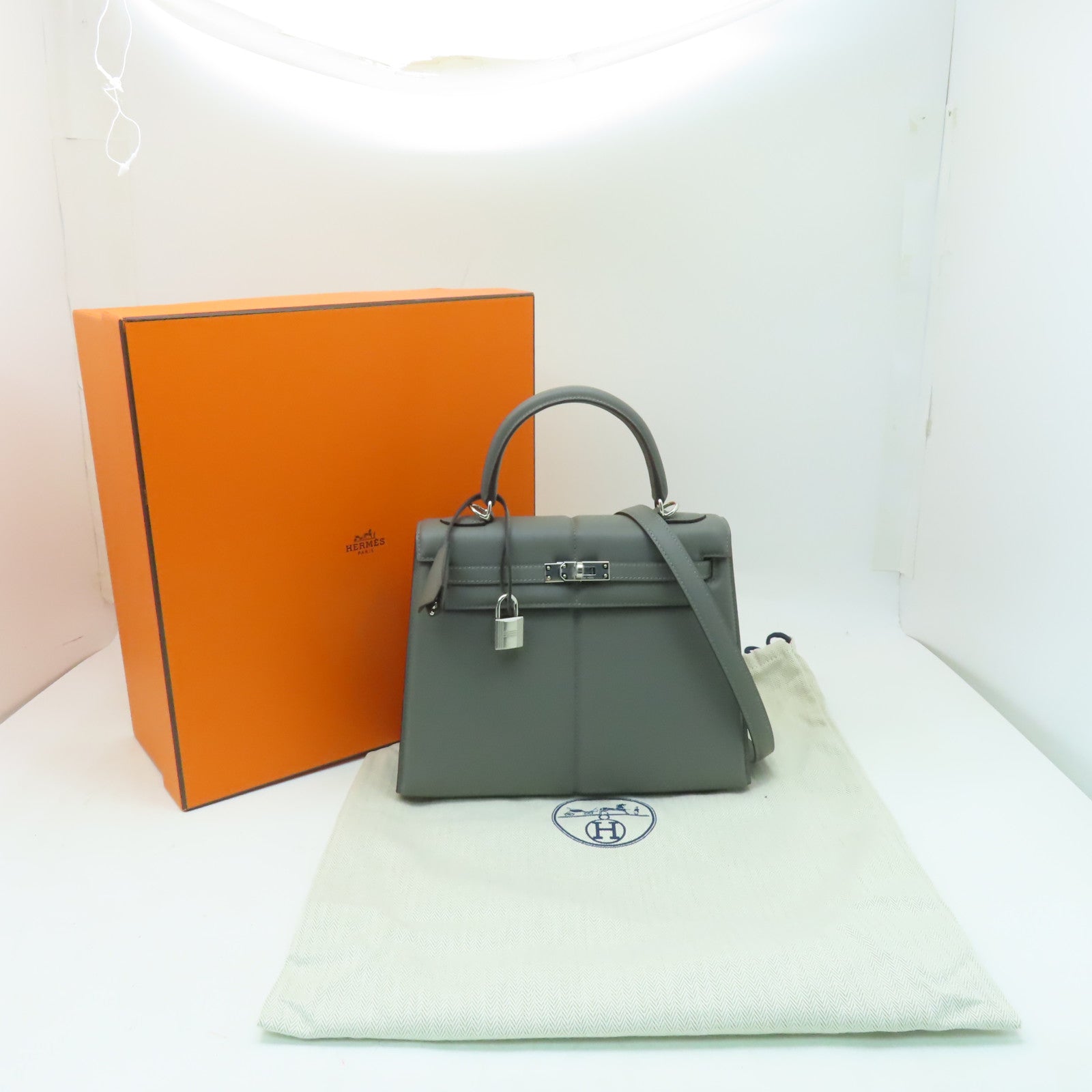 HERMES Swift皮革Kelly 25 Padded銀扣手挽肩背兩用袋Gris Meyer灰色