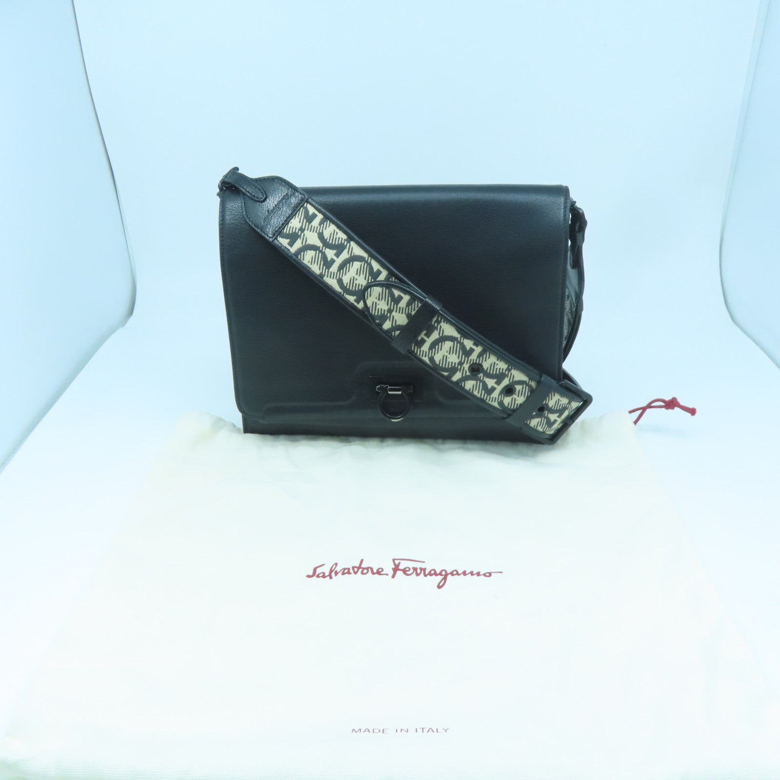 Salvatore Ferragamo 羊皮皮革Shoulder Bag肩背袋黑色
