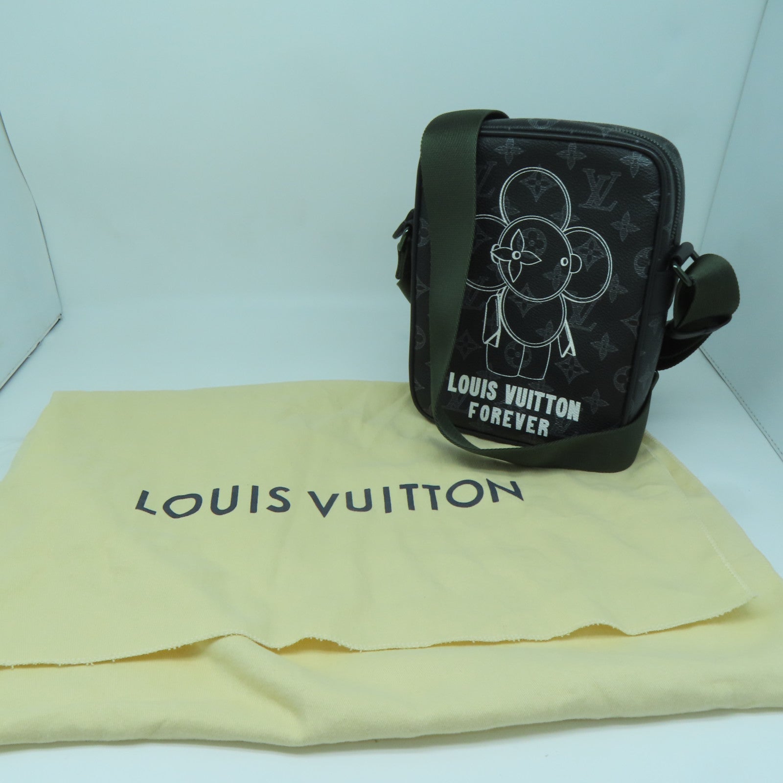 LOUIS VUITTON Monogram Eclipse Danube PM Vivienne肩背袋黑色
