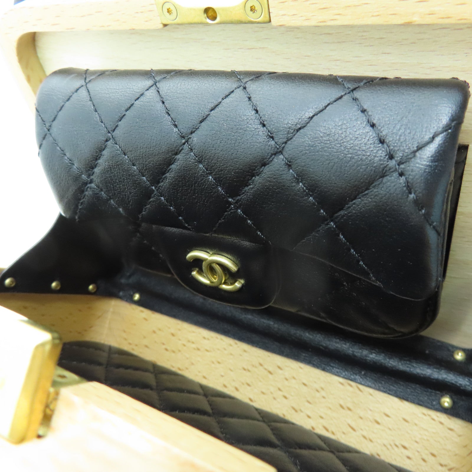 CHANEL 木制Vanity Case Wood金扣链带肩背袋米色/黑色