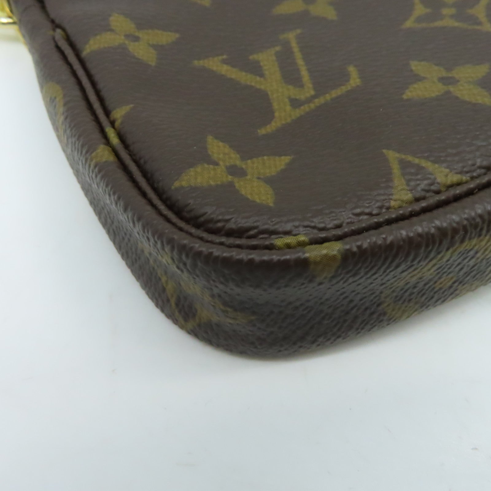 LOUIS VUITTON Monogram Pouch金扣手拿包啡色