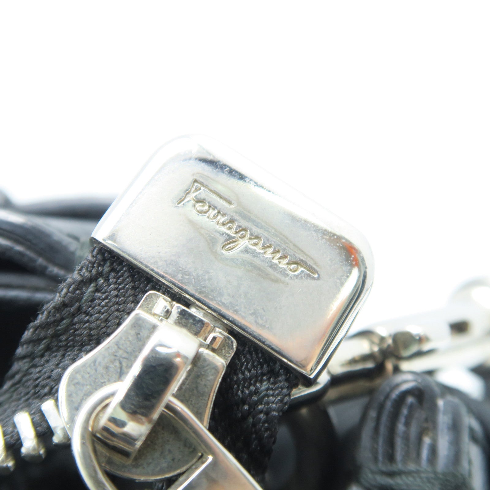 Salvatore Ferragamo 牛皮皮革Shoulder Bag银扣肩背袋黑色