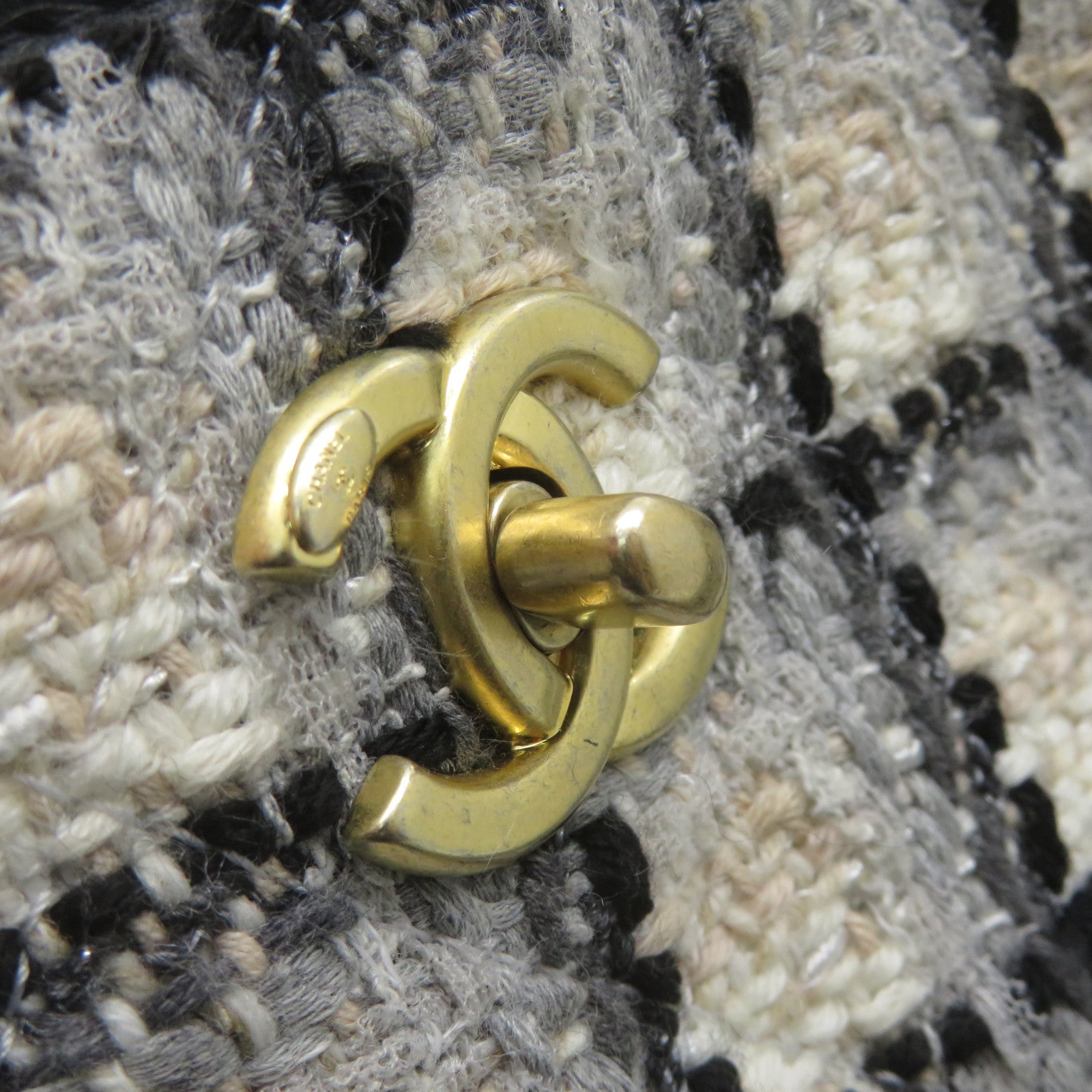 CHANEL Tweed Shoulder Bag Gold Buckle Chain Shoulder Bag Beige/Black