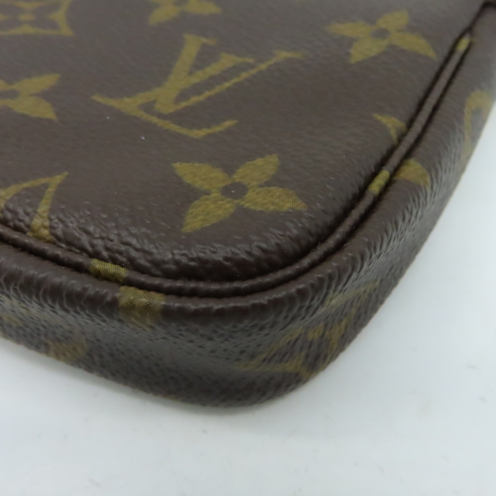 LOUIS VUITTON Monogram Pouch金扣手拿包啡色