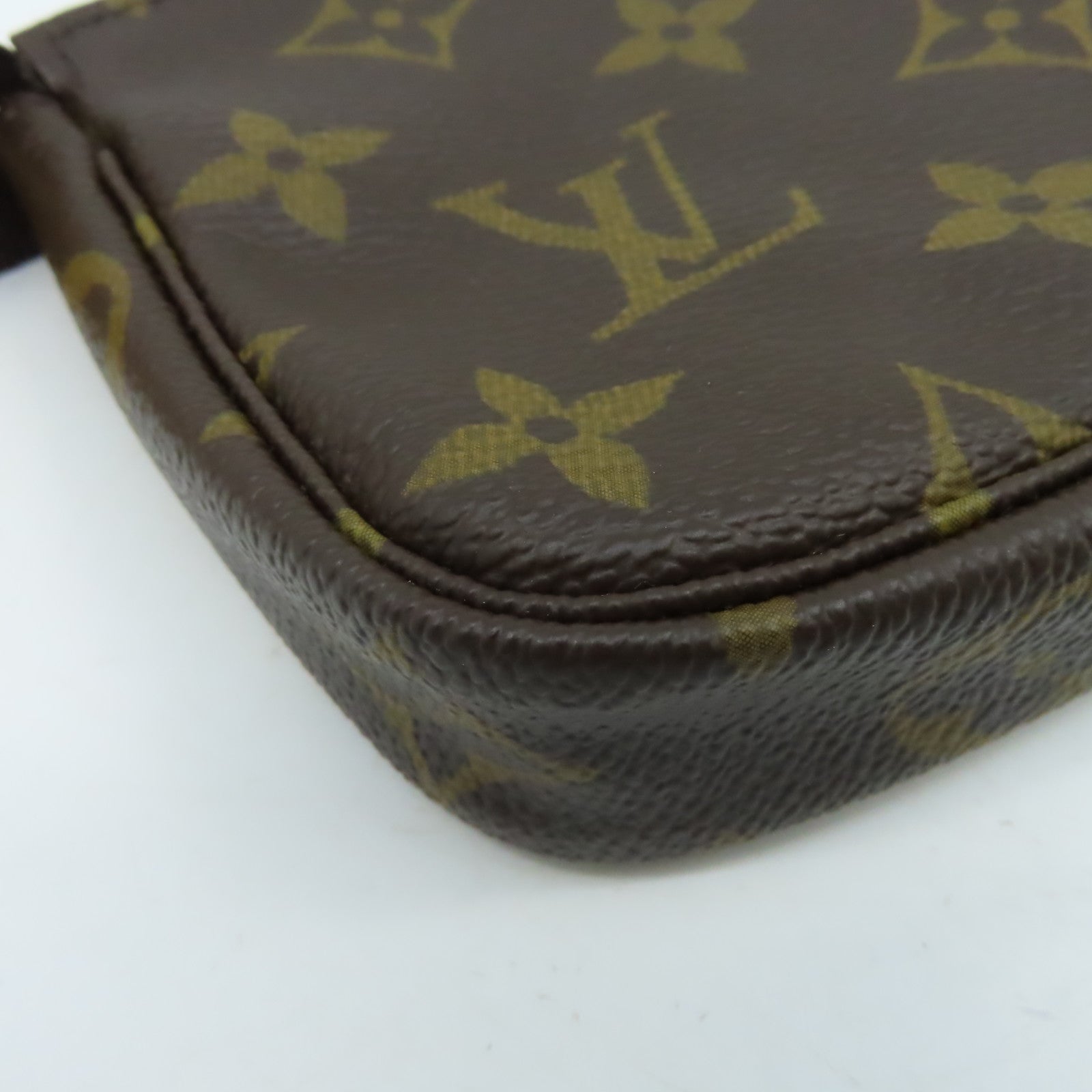 LOUIS VUITTON Monogram Pouch金扣手拿包啡色
