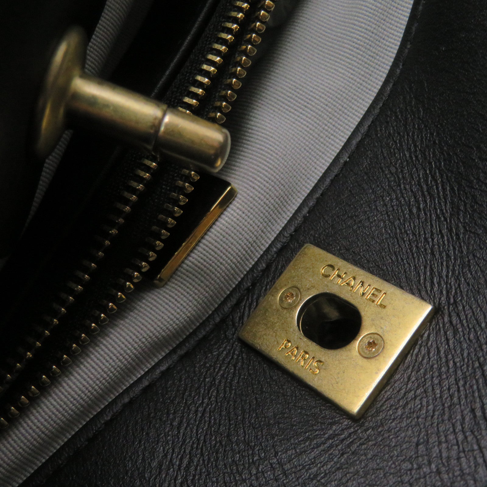 CHANEL Tweed Shoulder Bag Gold Buckle Chain Shoulder Bag Beige/Black
